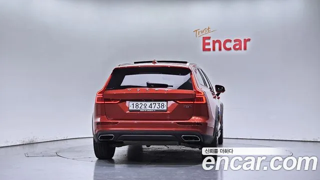 Volvo V60 2019 thumb 4