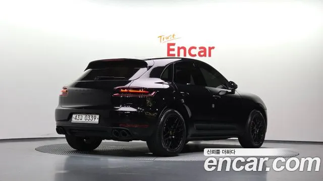 Porsche Macan 2016 thumb 2