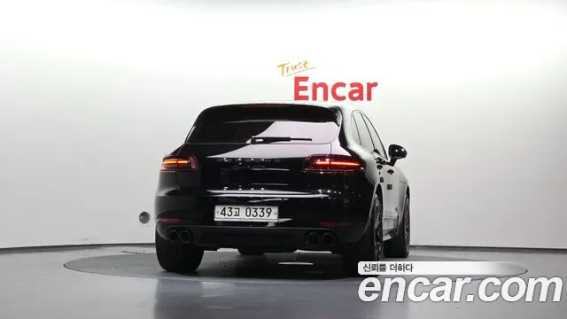 Porsche Macan 2016 thumb 4