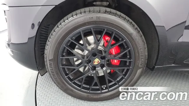 Porsche Macan 2016 thumb 5