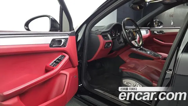 Porsche Macan 2016 thumb 9