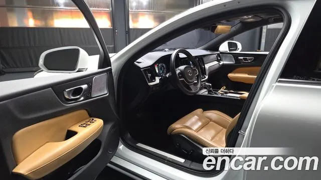 Volvo S60 2019 thumb 10