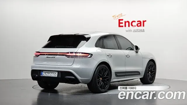 Porsche Macan 2023 thumb 2