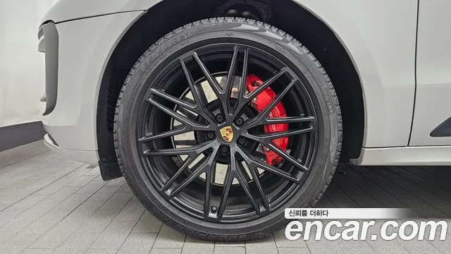 Porsche Macan 2023 thumb 5