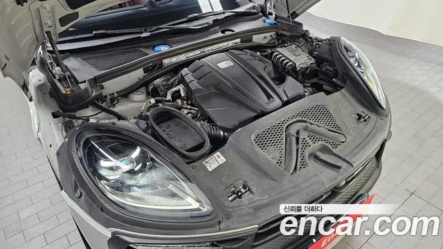 Porsche Macan 2023 thumb 6
