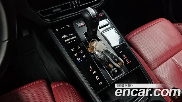 Porsche Macan 2023 thumb 9