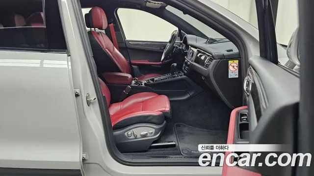 Porsche Macan 2023 thumb 11