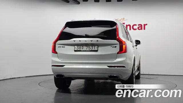 Volvo XC90 2019 thumb 3