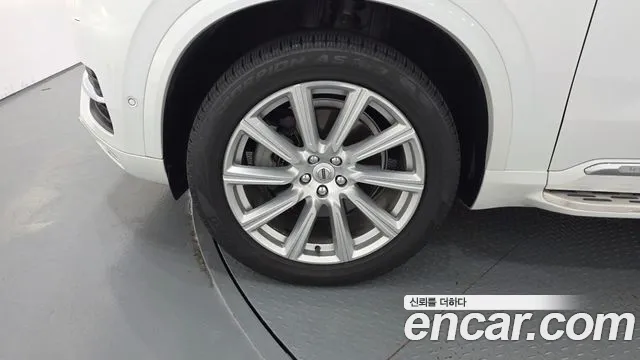 Volvo XC90 2019 thumb 4