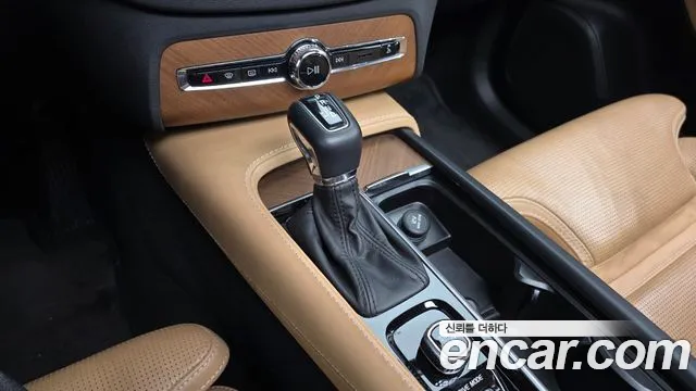Volvo XC90 2019 thumb 8