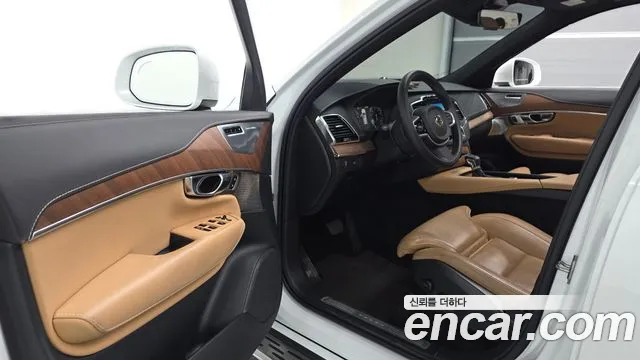 Volvo XC90 2019 thumb 9