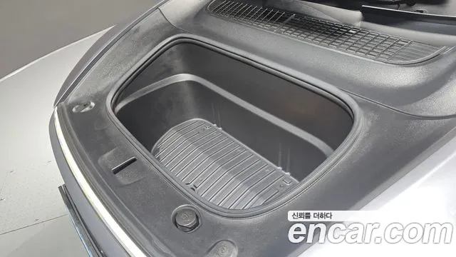 Tesla Model Y 2025 thumb 6