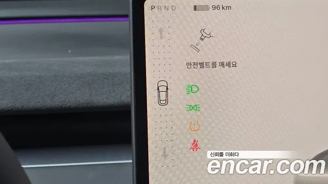 Tesla Model Y 2025 thumb 9