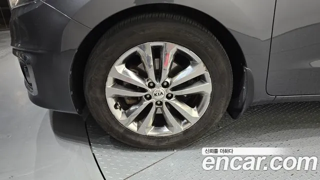 Kia Carnival 2015 thumb 5