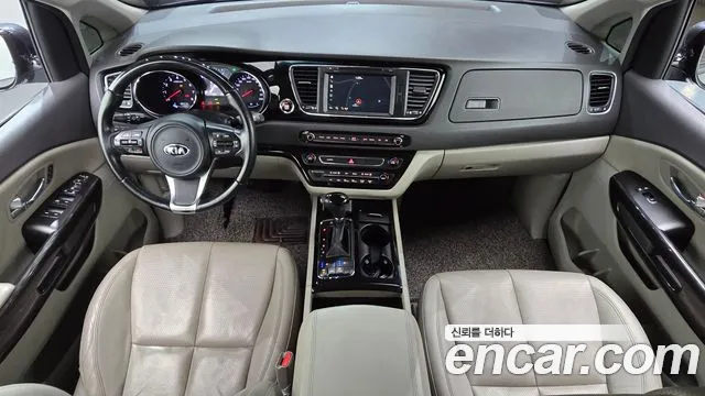 Kia Carnival 2015 thumb 7