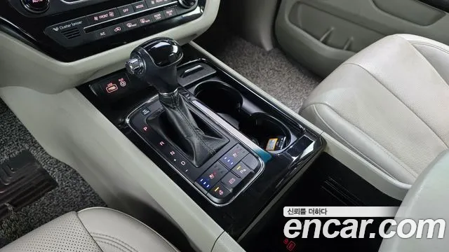 Kia Carnival 2015 thumb 9
