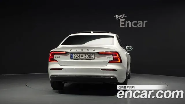 Volvo S60 2024 thumb 3