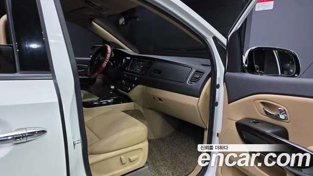 Kia Carnival 2019 thumb 11