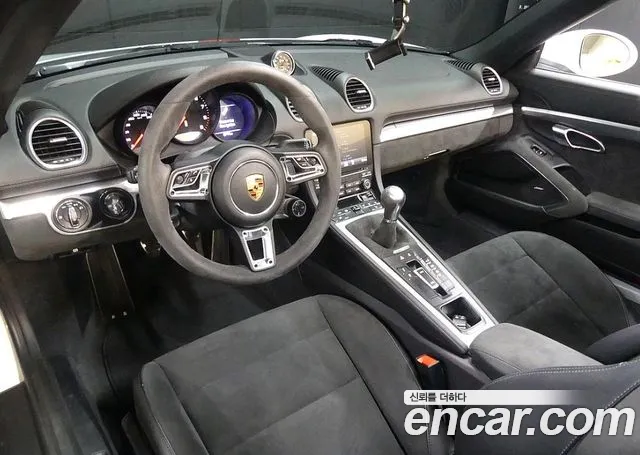 Porsche Cayman 2020 thumb 5