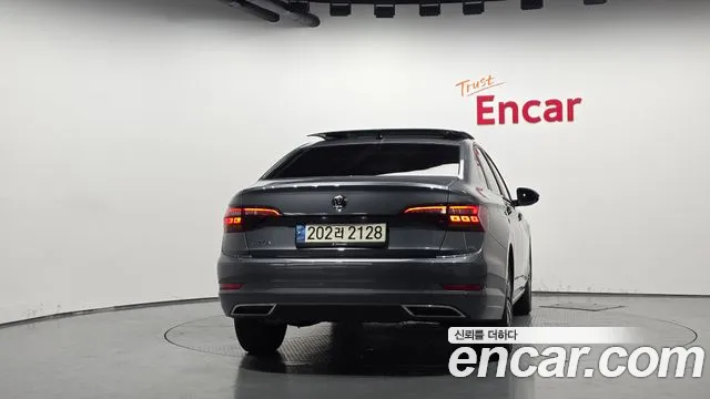 Volkswagen Jetta 2021 thumb 3