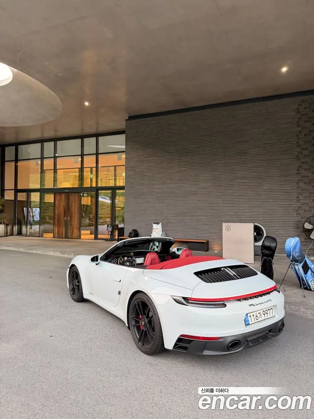 Porsche 911 2023 thumb 2