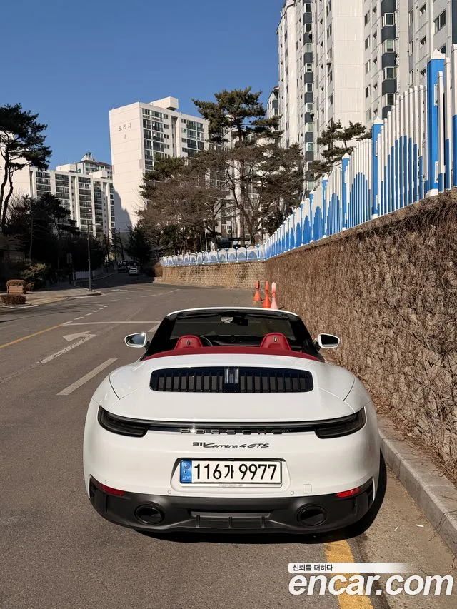 Porsche 911 2023 thumb 4