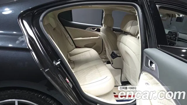 Genesis G70 2018 thumb 12