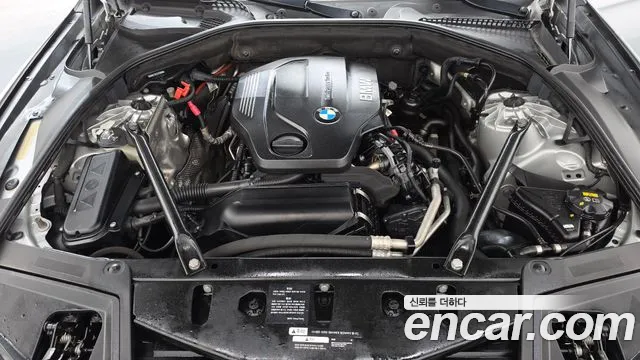BMW 5-Series 2016 thumb 6