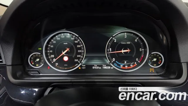 BMW 5-Series 2016 thumb 8