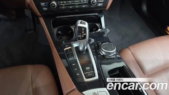 BMW 5-Series 2016 thumb 9