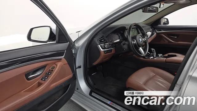 BMW 5-Series 2016 thumb 10