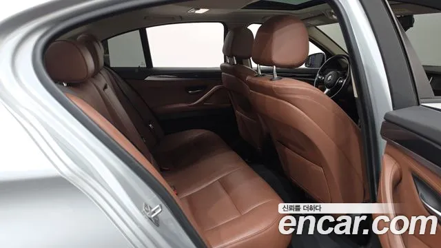 BMW 5-Series 2016 thumb 12