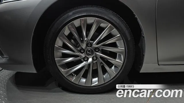Lexus ES 2023 thumb 5
