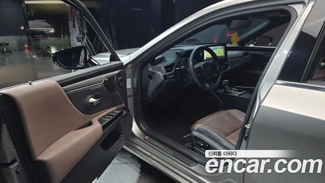 Lexus ES 2023 thumb 10