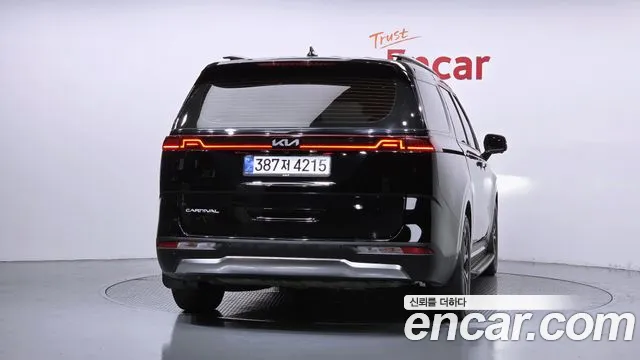 Kia Carnival 2021 thumb 4