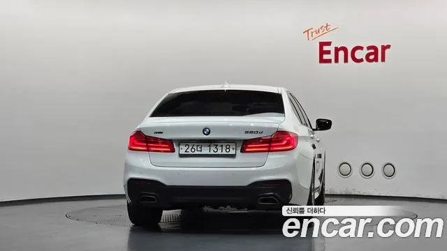 BMW 5-Series 2017 thumb 3