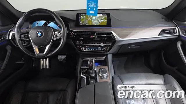 BMW 5-Series 2017 thumb 6