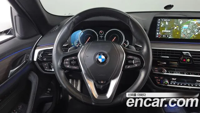 BMW 5-Series 2017 thumb 11