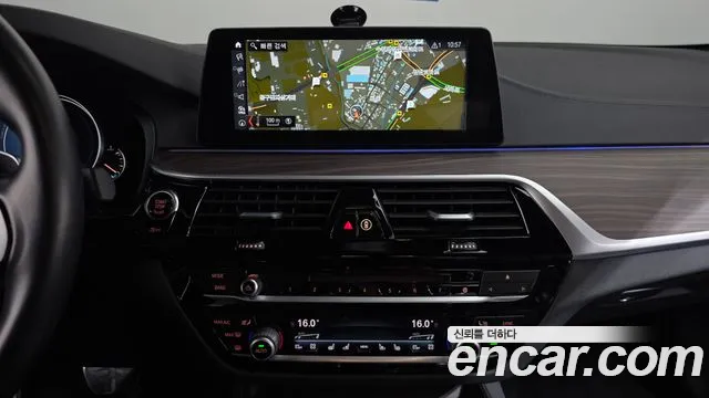 BMW 5-Series 2017 thumb 12