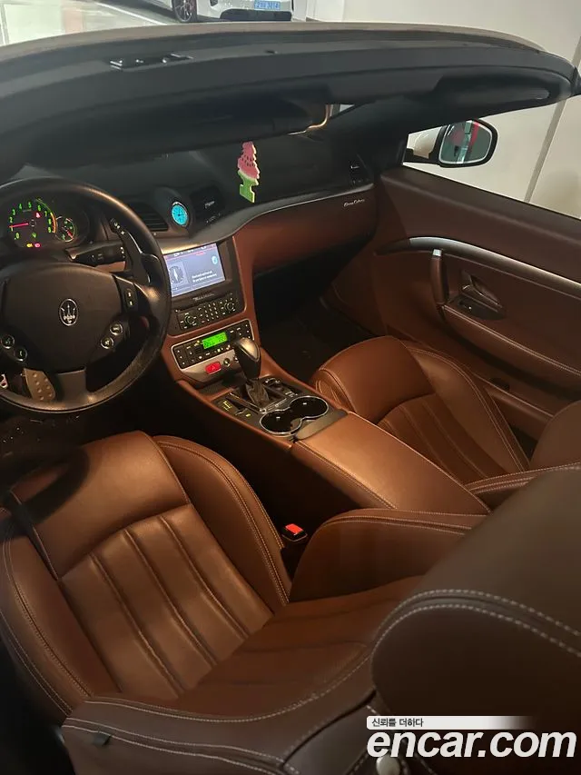 Maserati Gran Cabrio 2010 thumb 4