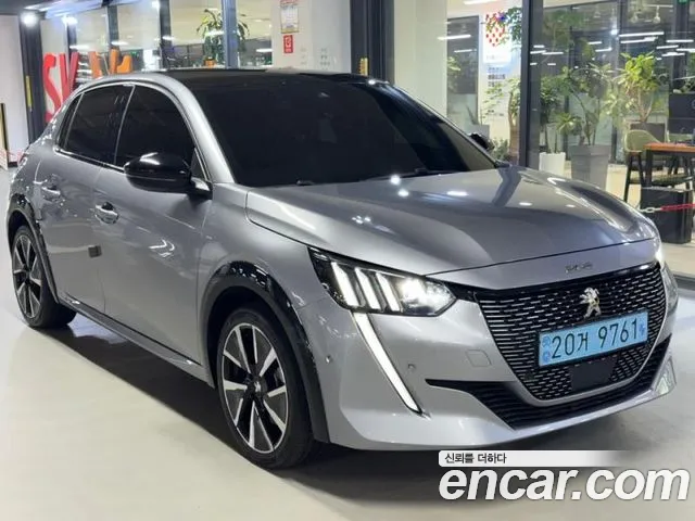 Peugeot 208 2022 thumb 2
