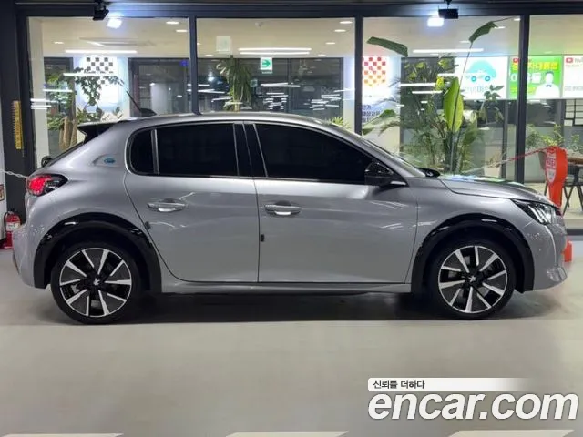 Peugeot 208 2022 thumb 3