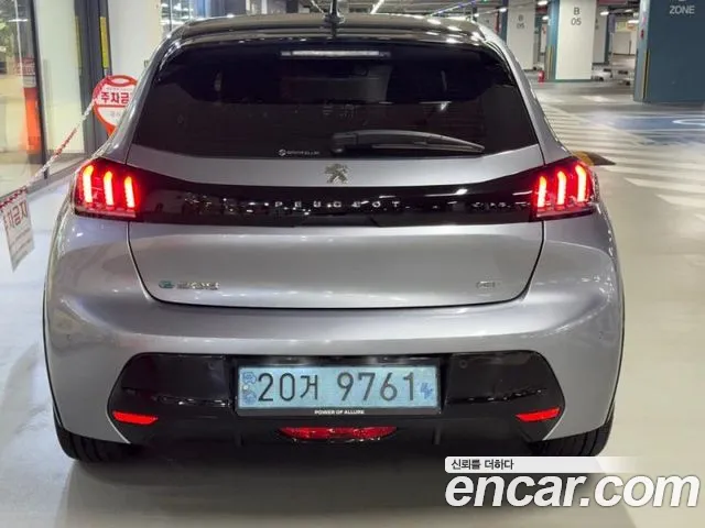 Peugeot 208 2022 thumb 5
