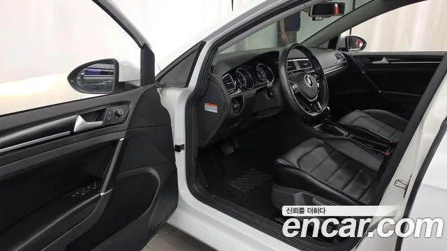 Volkswagen Golf Sportsvan 2015 thumb 10