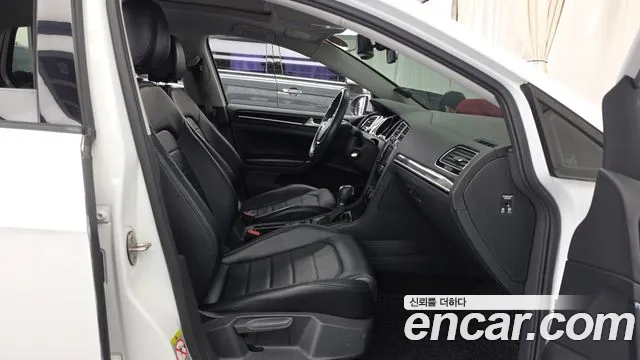 Volkswagen Golf Sportsvan 2015 thumb 11