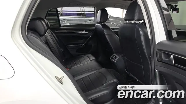 Volkswagen Golf Sportsvan 2015 thumb 12