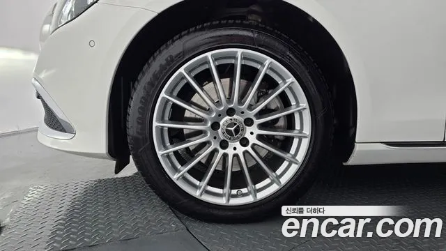 Mercedes-Benz E-Класс 2023 thumb 5
