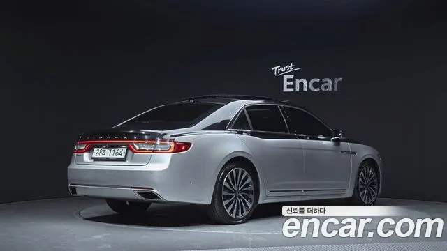 Lincoln Continental 2017 thumb 2