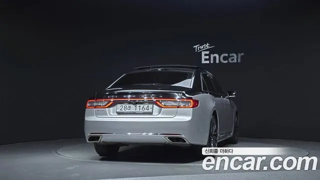 Lincoln Continental 2017 thumb 4