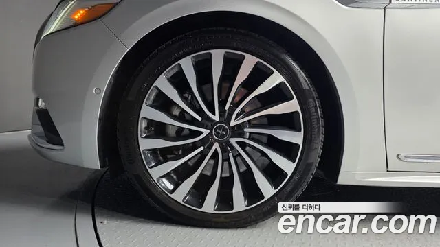 Lincoln Continental 2017 thumb 5